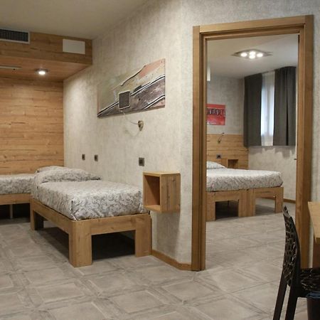 Hotel Bed & Rooms , Corte Rossa -1 Min Walk To Bernina Express Tirano Exterior photo