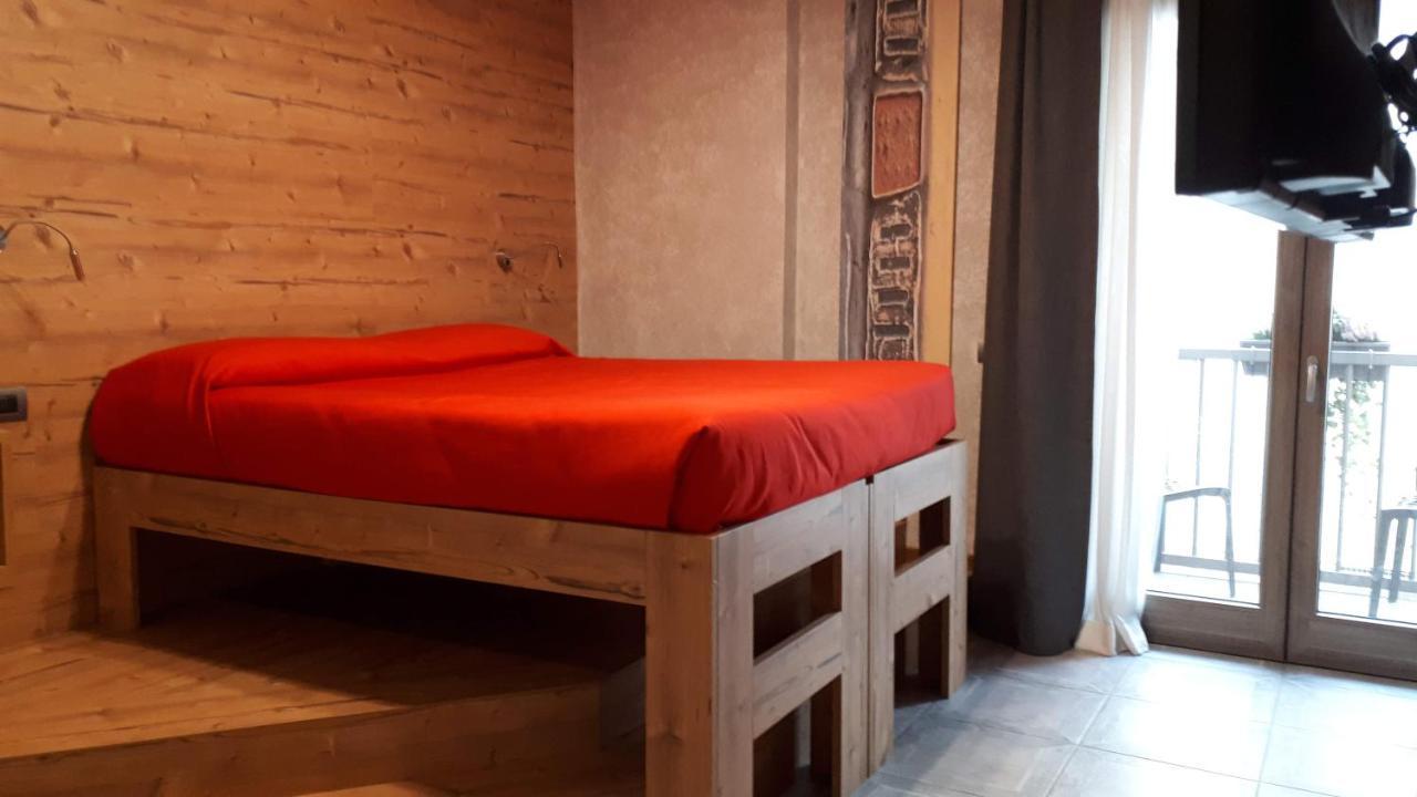 Hotel Bed & Rooms , Corte Rossa -1 Min Walk To Bernina Express Tirano Exterior photo