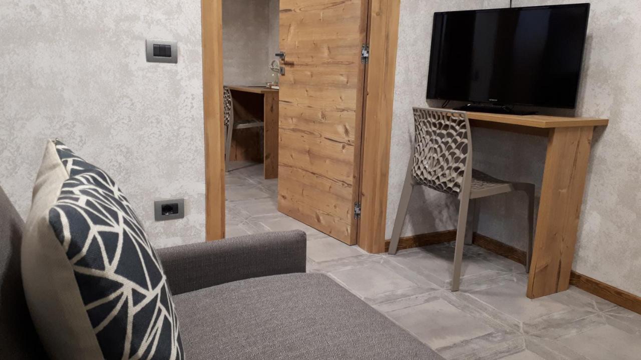 Hotel Bed & Rooms , Corte Rossa -1 Min Walk To Bernina Express Tirano Exterior photo