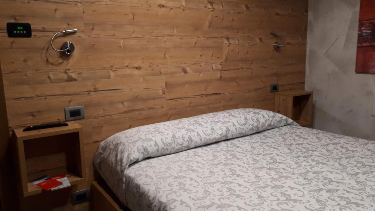 Hotel Bed & Rooms , Corte Rossa -1 Min Walk To Bernina Express Tirano Exterior photo