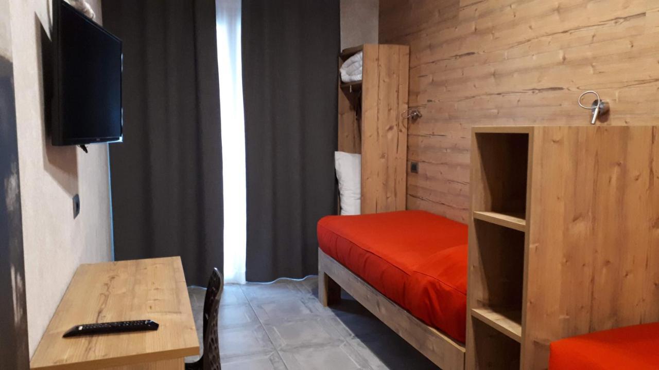 Hotel Bed & Rooms , Corte Rossa -1 Min Walk To Bernina Express Tirano Exterior photo