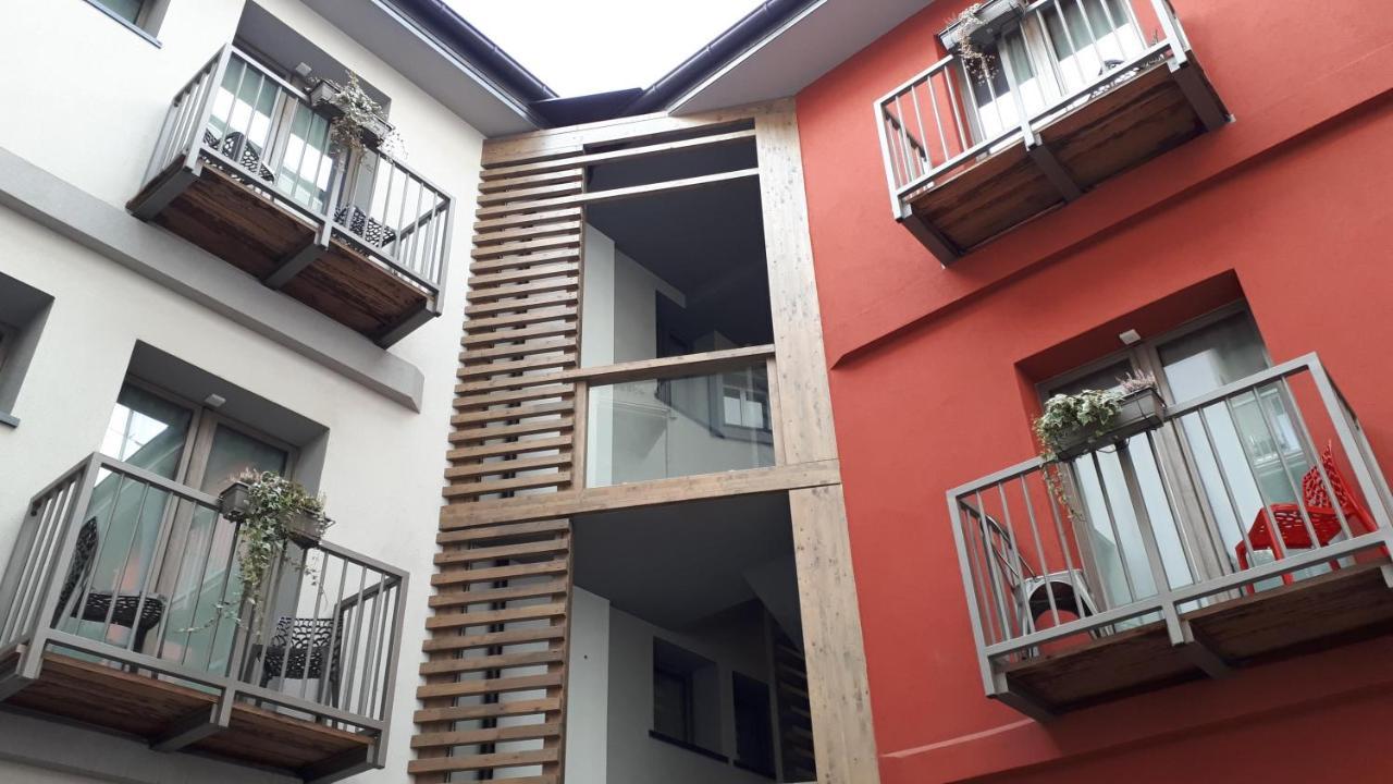 Hotel Bed & Rooms , Corte Rossa -1 Min Walk To Bernina Express Tirano Exterior photo