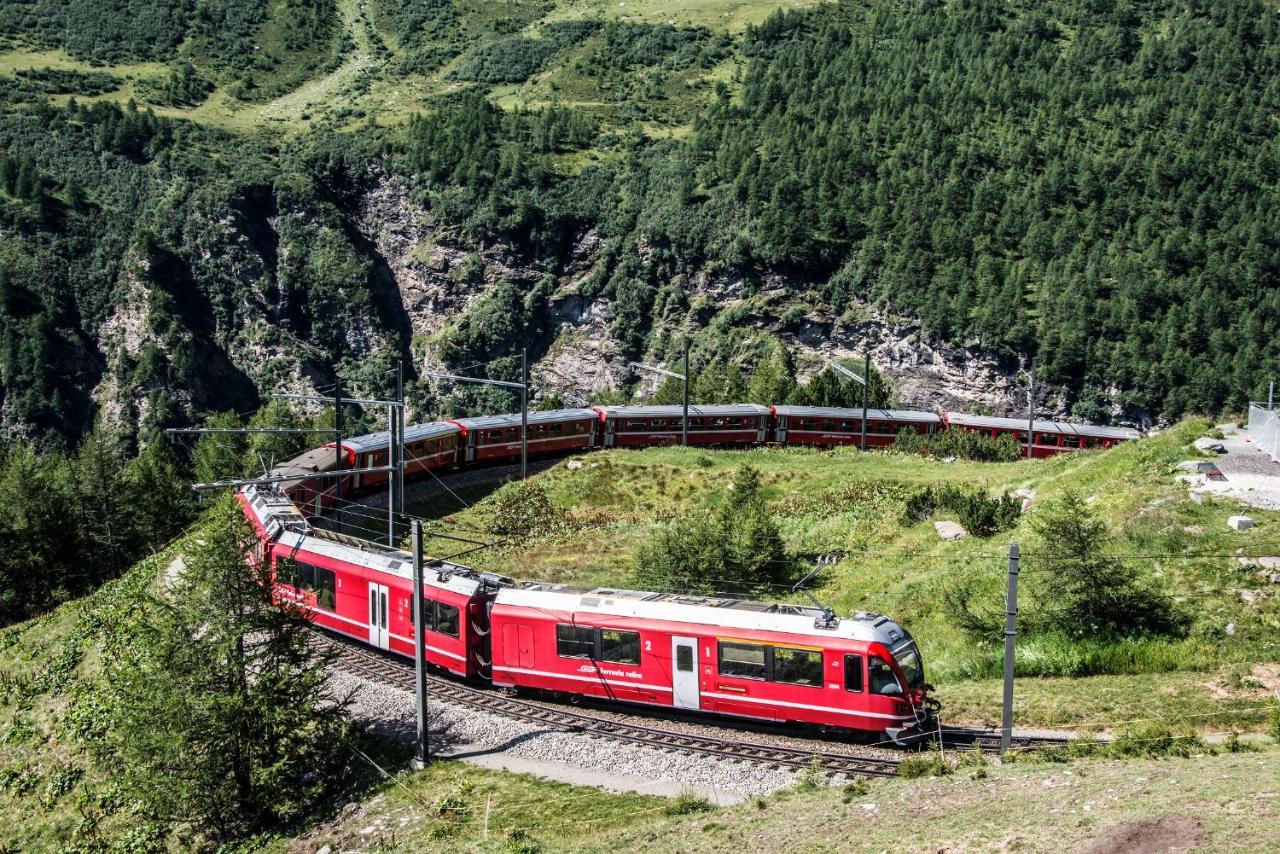 Hotel Bed & Rooms , Corte Rossa -1 Min Walk To Bernina Express Tirano Exterior photo