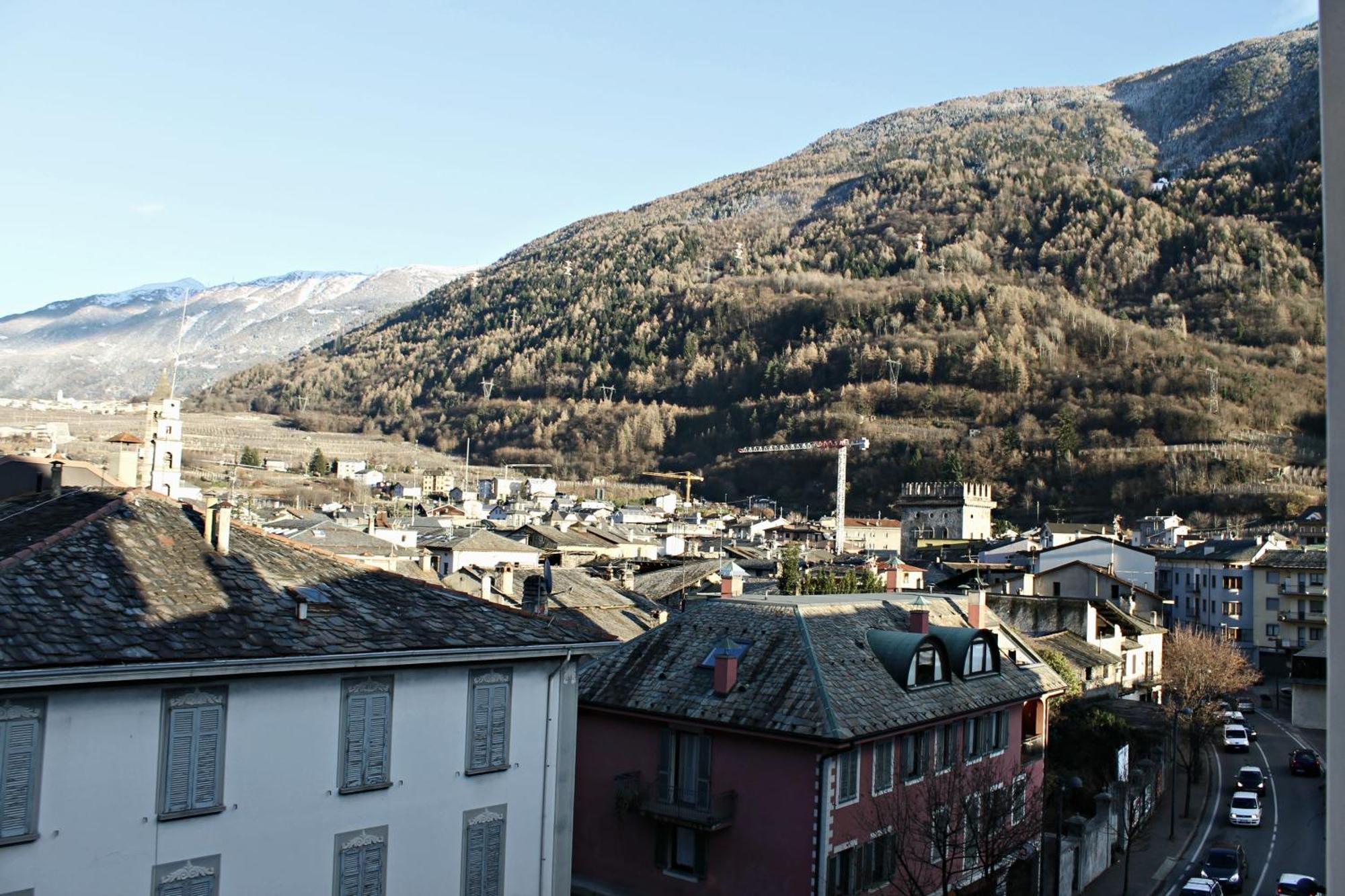 Hotel Bed & Rooms , Corte Rossa -1 Min Walk To Bernina Express Tirano Exterior photo